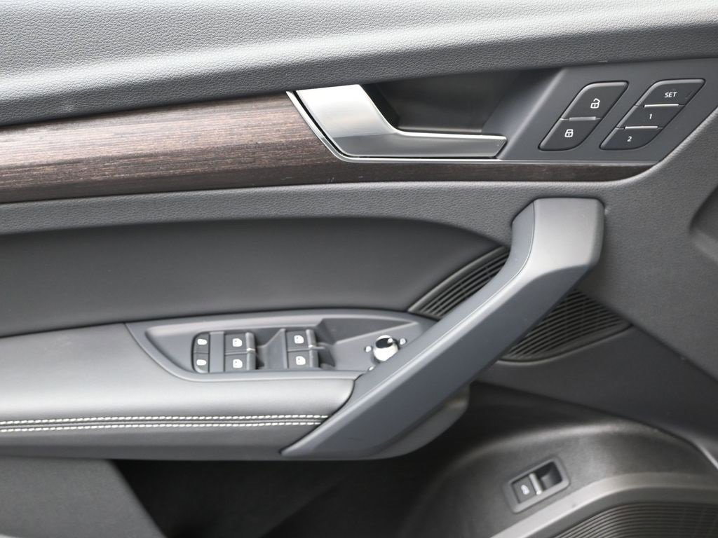 Certified 2025 Audi Q5 2.0T Premium Plus w/ Premium Plus Package image 21