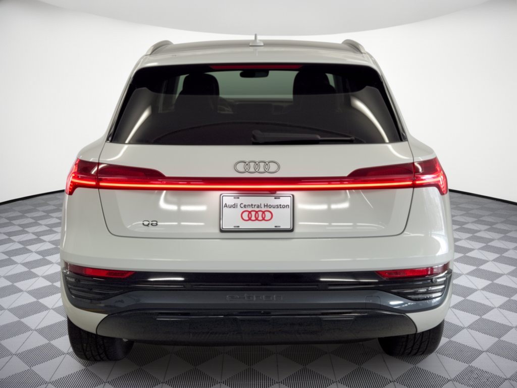 Certified 2024 Audi Q8 e-tron Premium Plus w/ Premium Plus Package AWD/4WD image 11