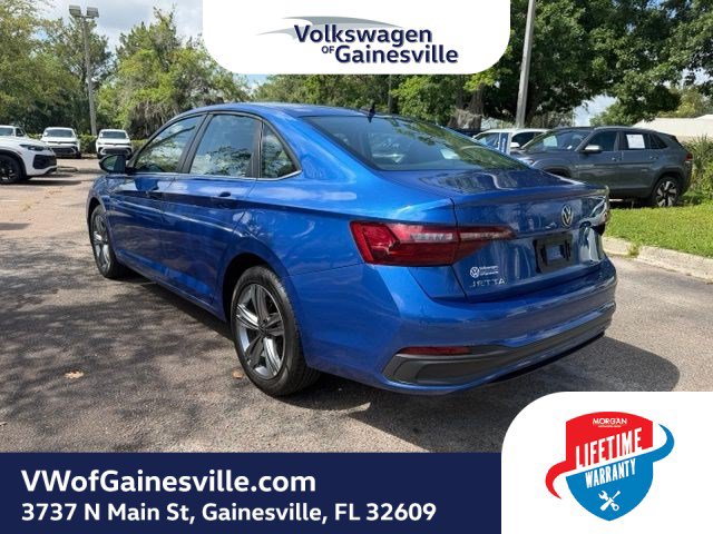Certified 2024 Volkswagen Jetta SE FWD image 4