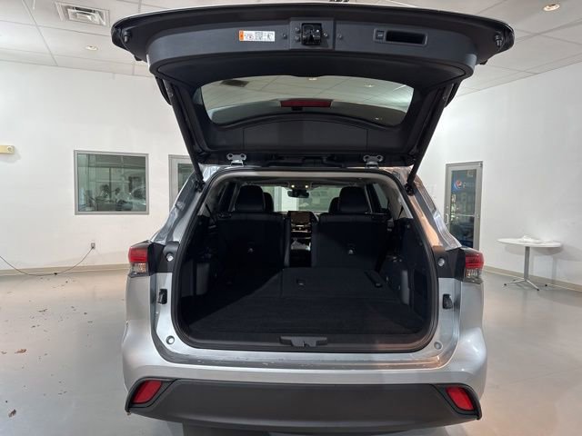 New 2025 Toyota Highlander XLE image 12