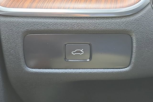Used 2025 Volvo XC60 B5 Ultra w/ Climate Package AWD/4WD image 18
