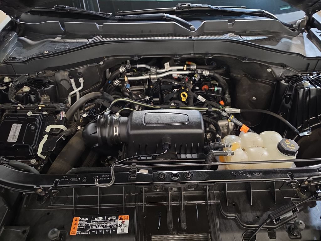 Used 2023 Ford Explorer XLT AWD/4WD image 17