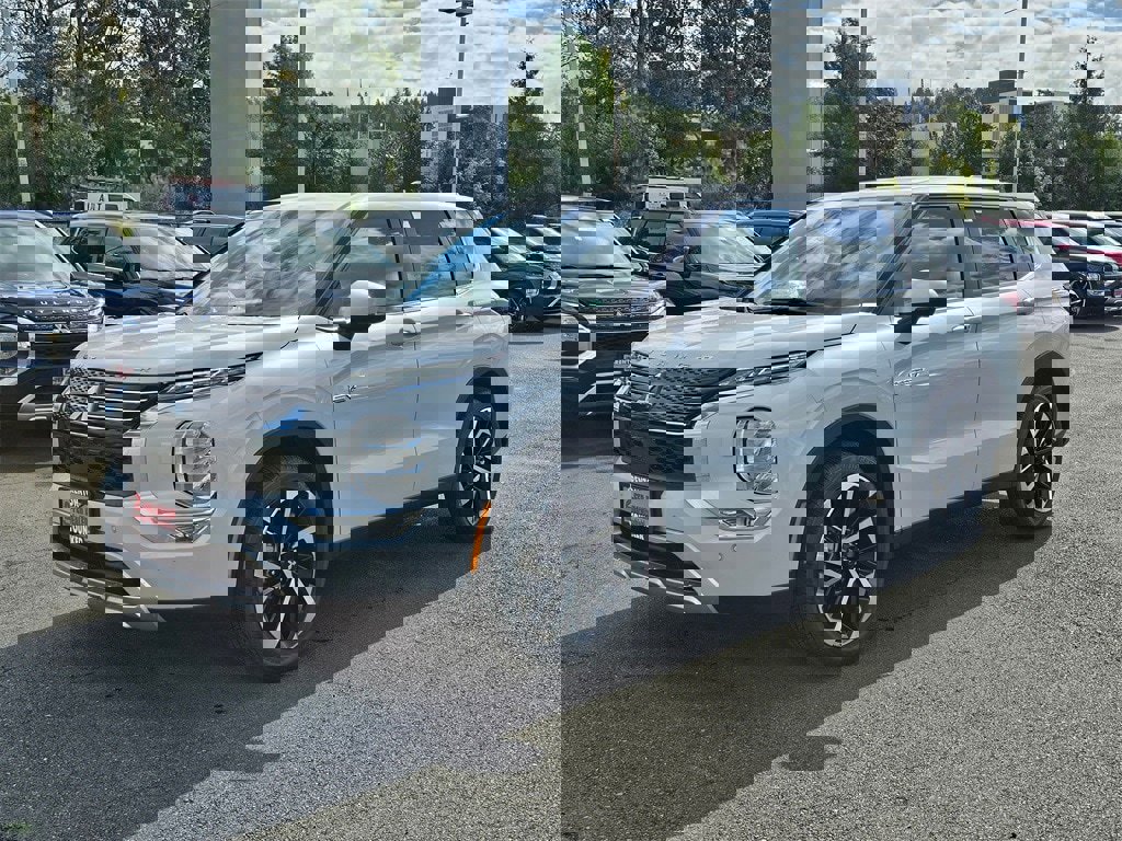 New 2025 Mitsubishi Outlander SE