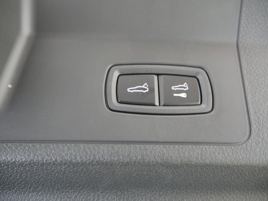 Certified 2025 Porsche Panamera 4 AWD/4WD image 20