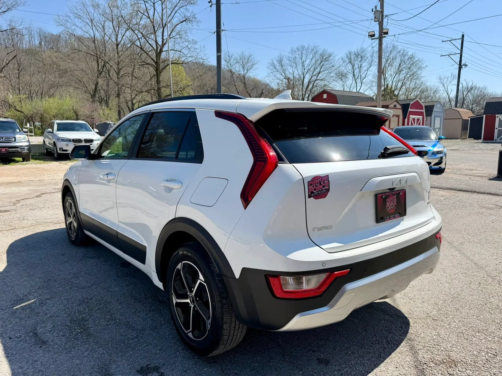 Used 2024 Kia Niro EX w/ EX Cold Weather Package FWD image 7