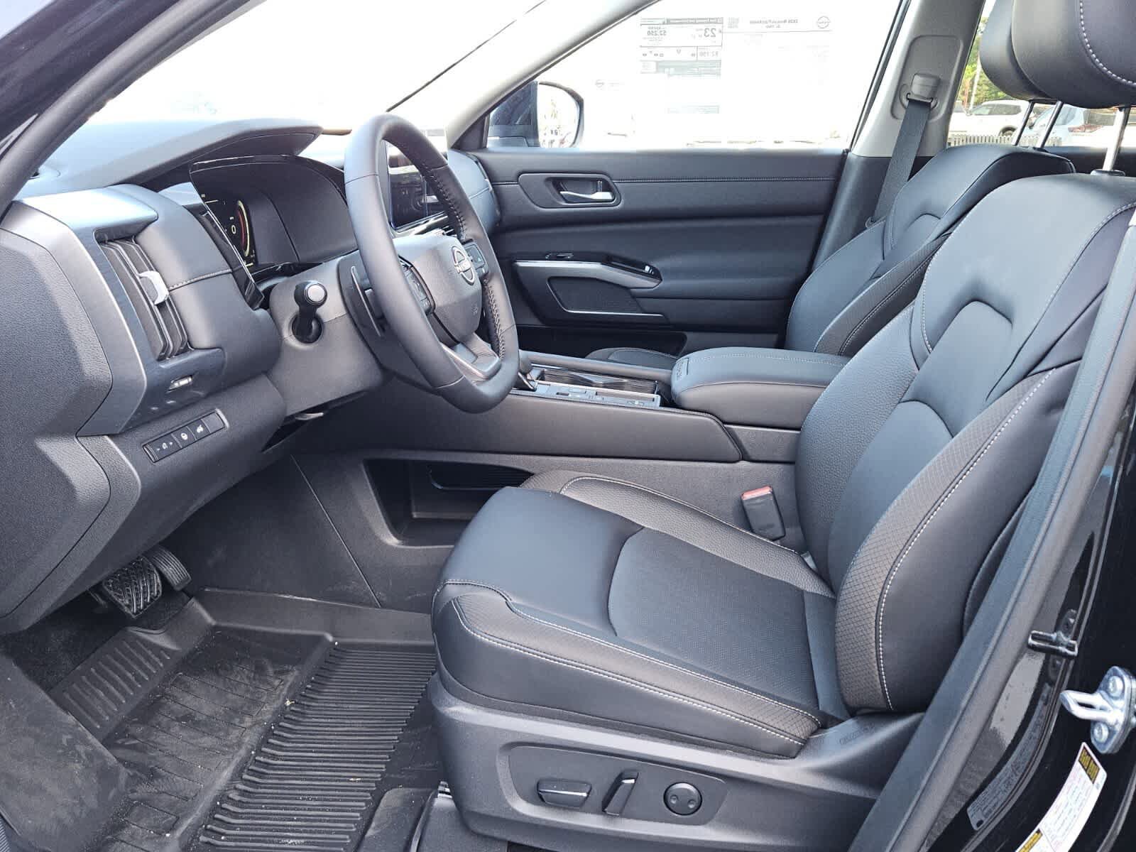 New 2026 Nissan Pathfinder SL FWD image 3