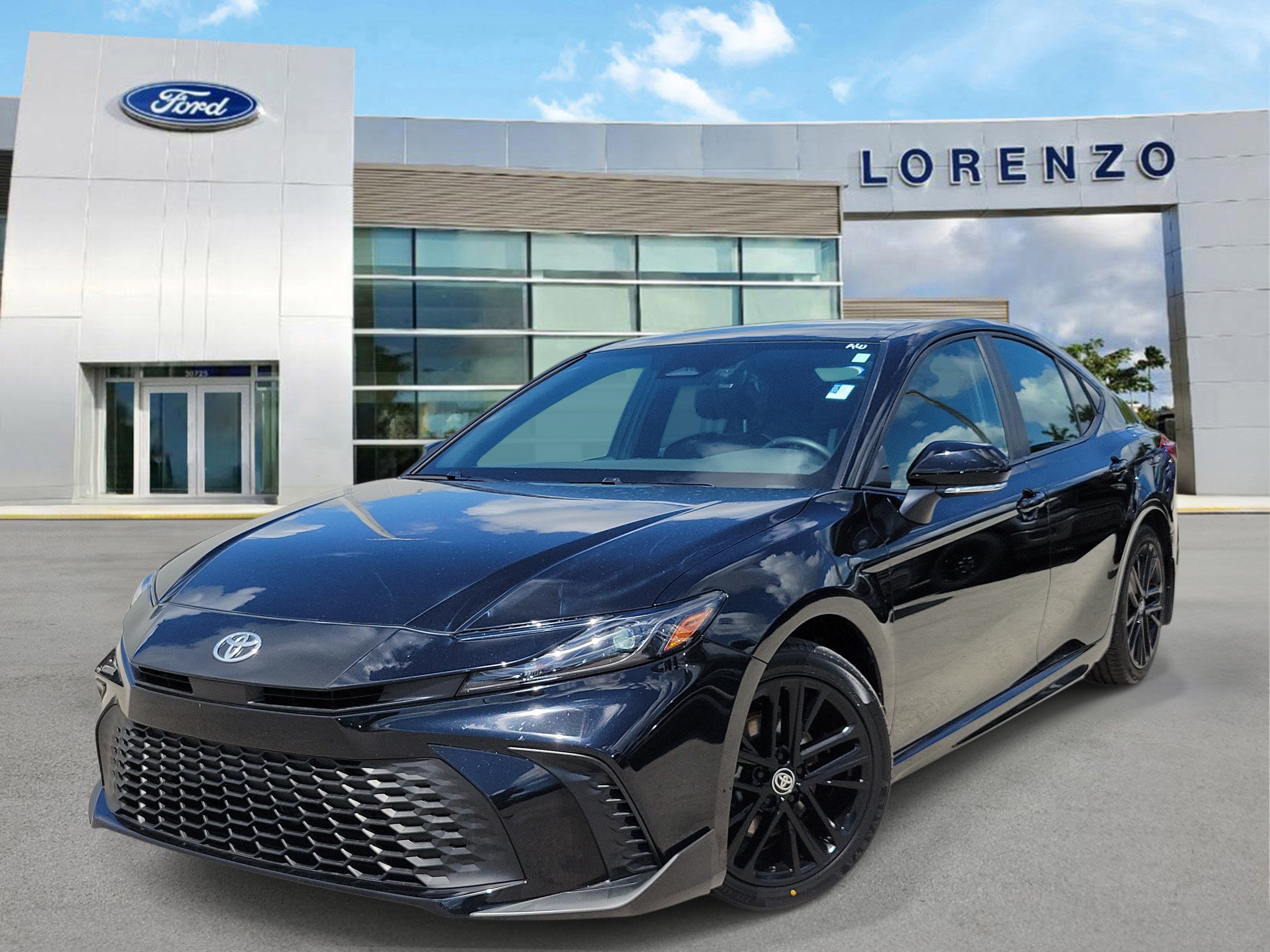 Used 2026 Toyota Camry SE FWD image 1