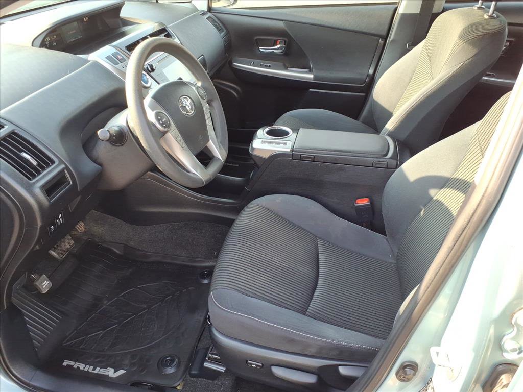 Used 2017 Toyota Prius V Three FWD image 5