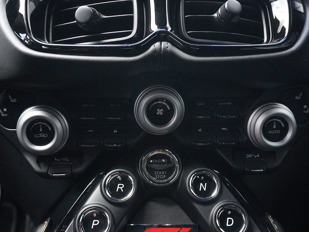 Used 2020 Aston Martin V8 Vantage Coupe RWD image 46