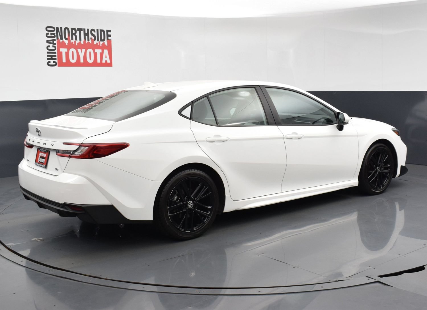 Used 2025 Toyota Camry SE FWD image 4