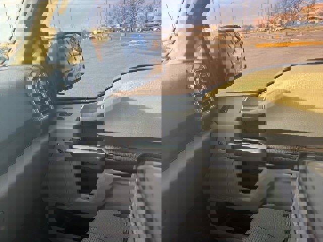 Used 2017 Ford F150 XLT image 11