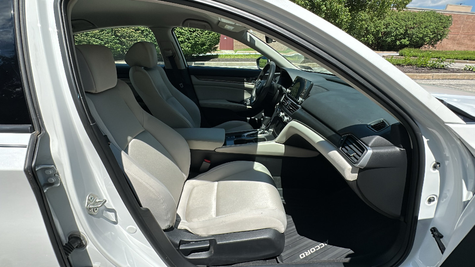 Used 2018 Honda Accord LX image 22