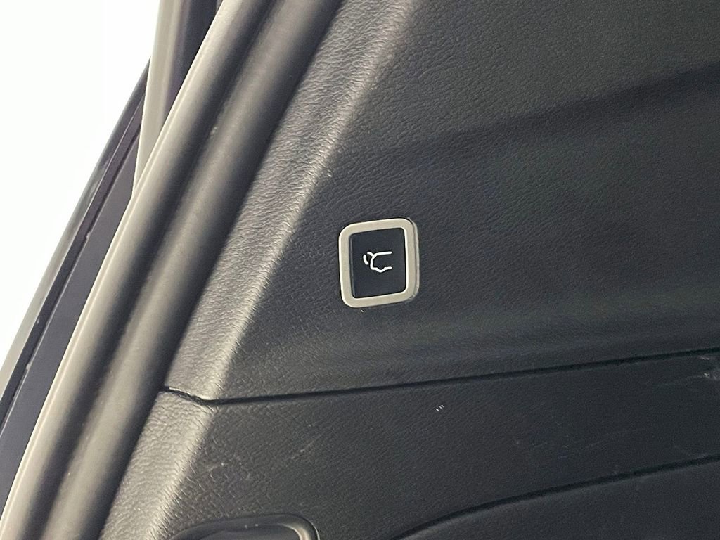 Used 2025 Chrysler Pacifica Select image 13
