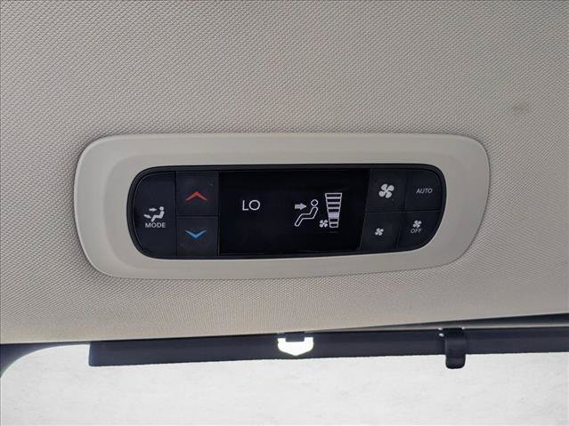 Used 2024 Chrysler Pacifica Touring-L FWD image 16