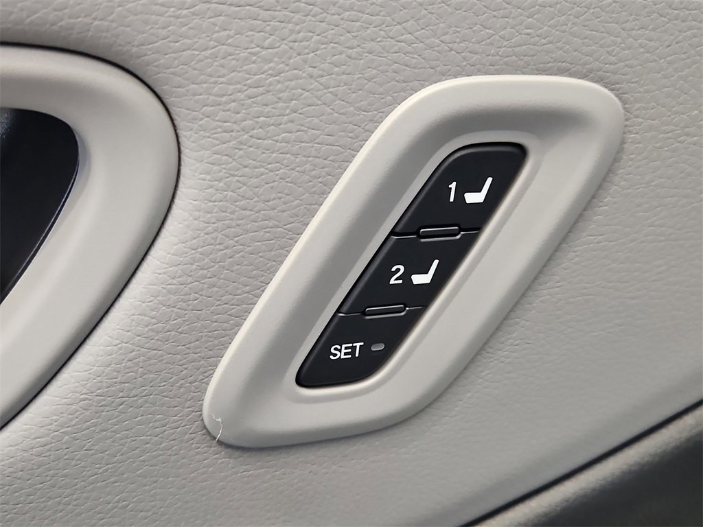 New 2025 Honda Pilot Touring image 12