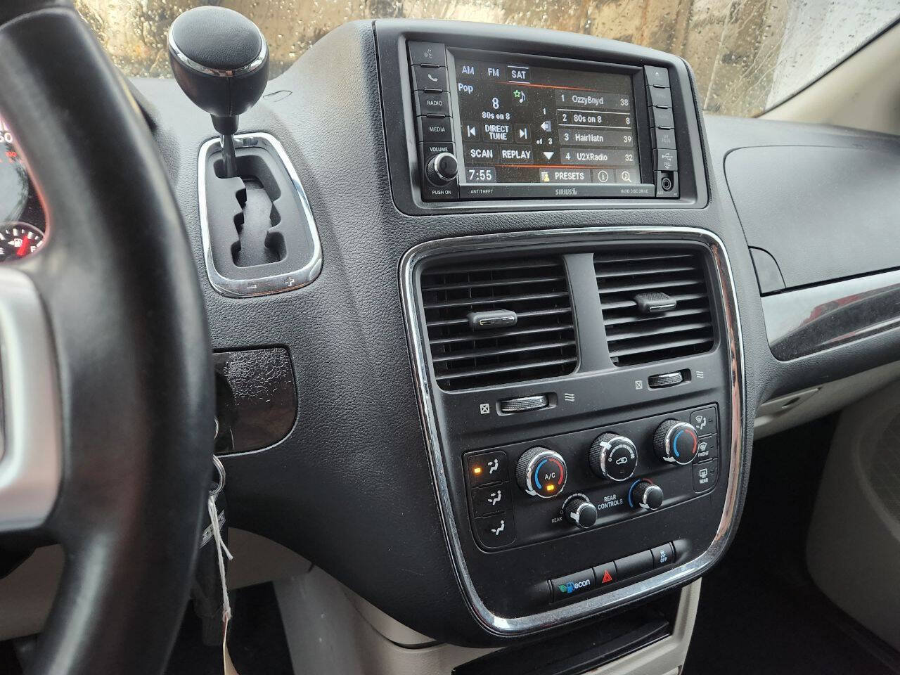 Used 2019 Dodge Grand Caravan SE w/ UConnect Hands-Free Group FWD image 6
