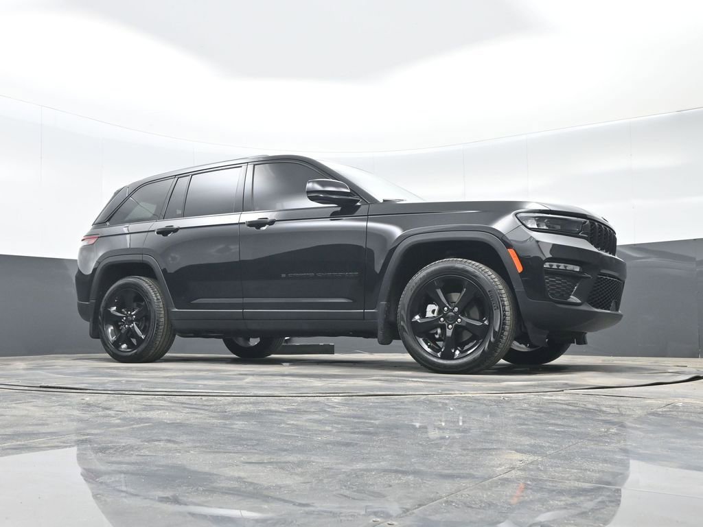 Used 2025 Jeep Grand Cherokee Limited w/ Black Appearance Package image 40