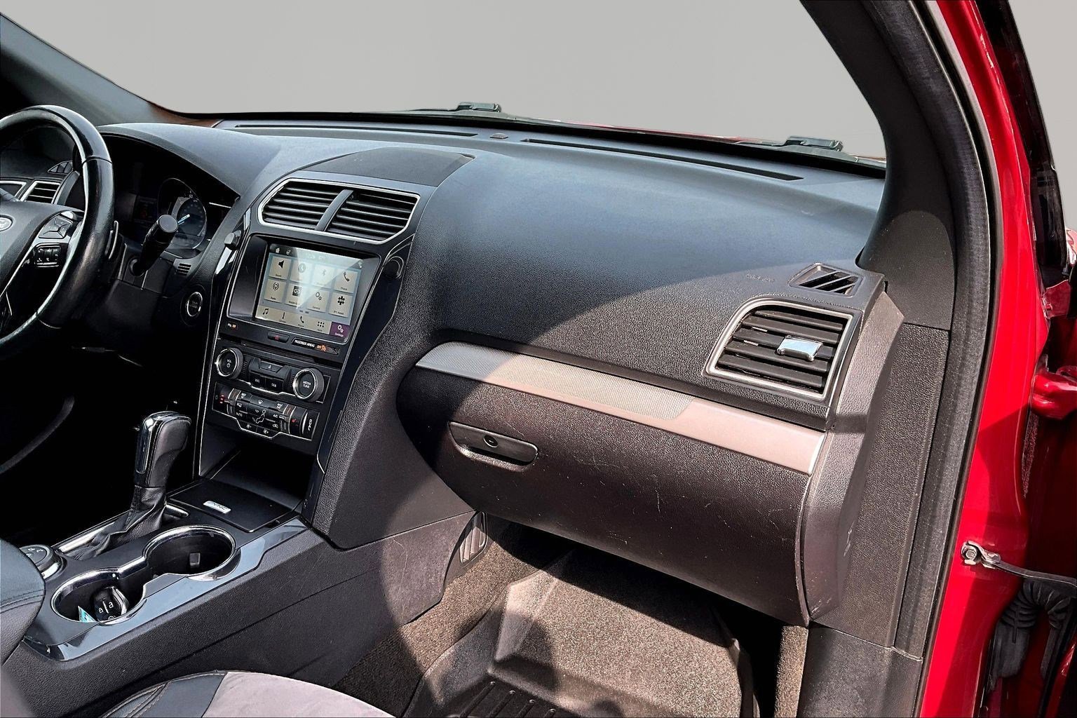 Used 2017 Ford Explorer XLT w/ Equipment Group 202A image 28