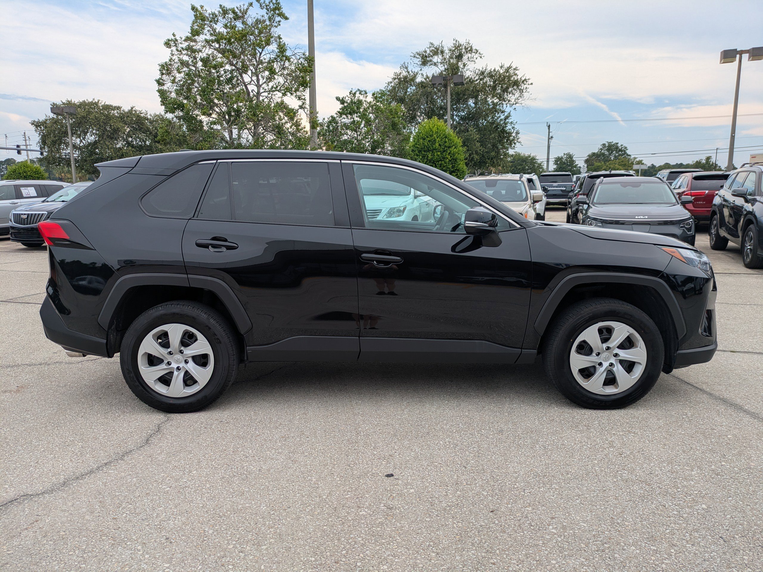 Used 2023 Toyota RAV4 LE image 3