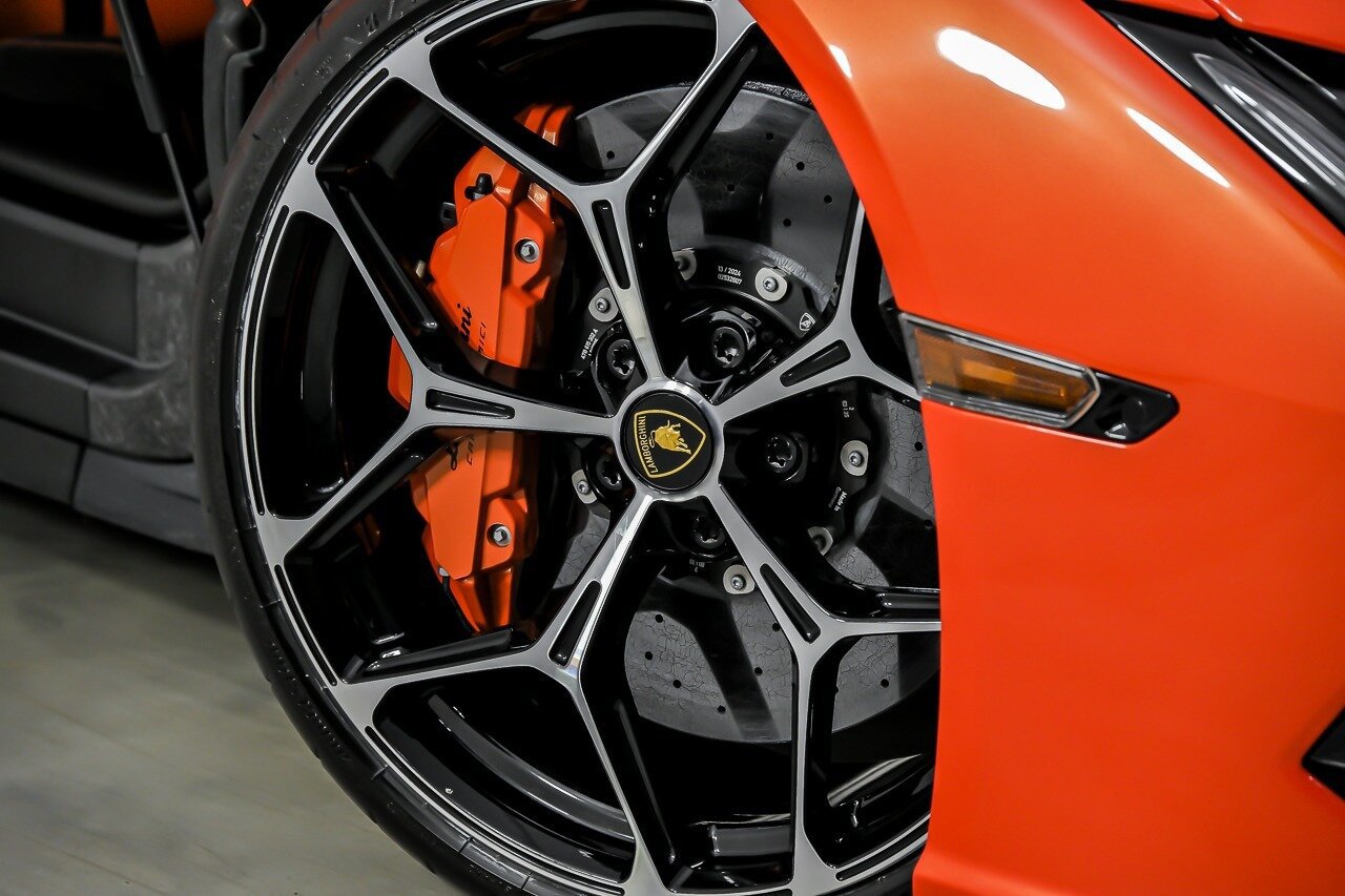 Used 2024 Lamborghini Revuelto AWD/4WD image 3