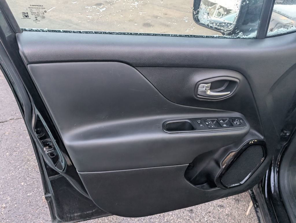 Used 2016 Jeep Renegade Latitude image 14