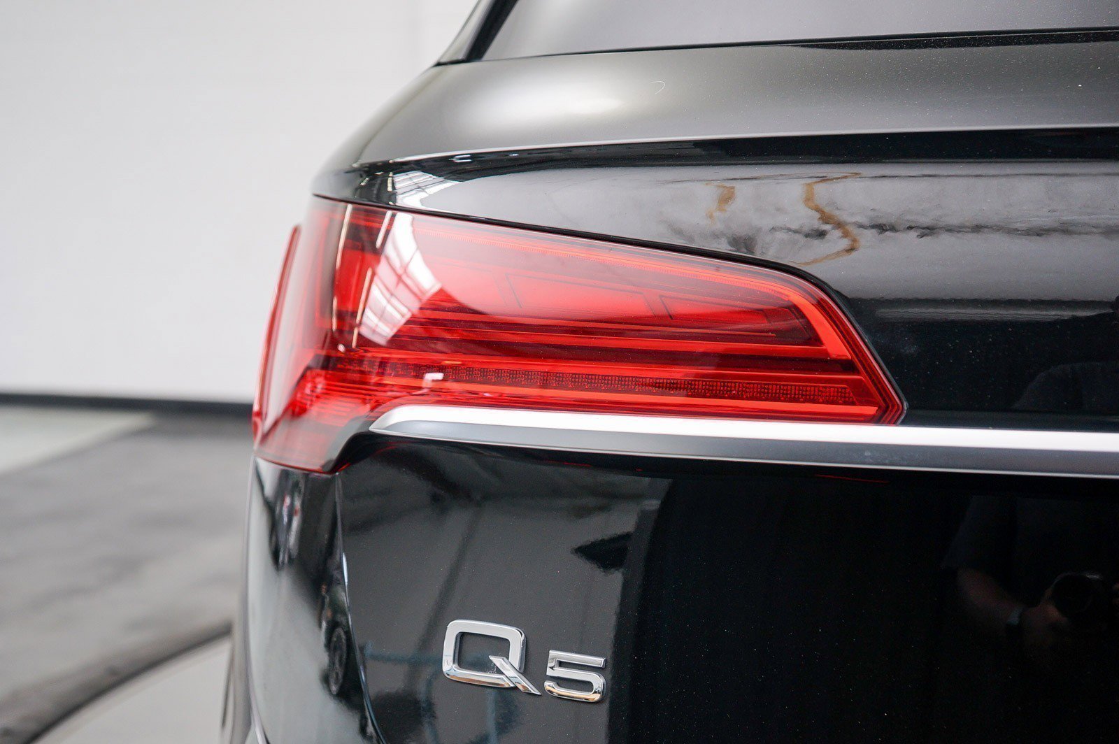Used 2021 Audi Q5 2.0T Premium Plus w/ Premium Plus Package AWD/4WD image 9