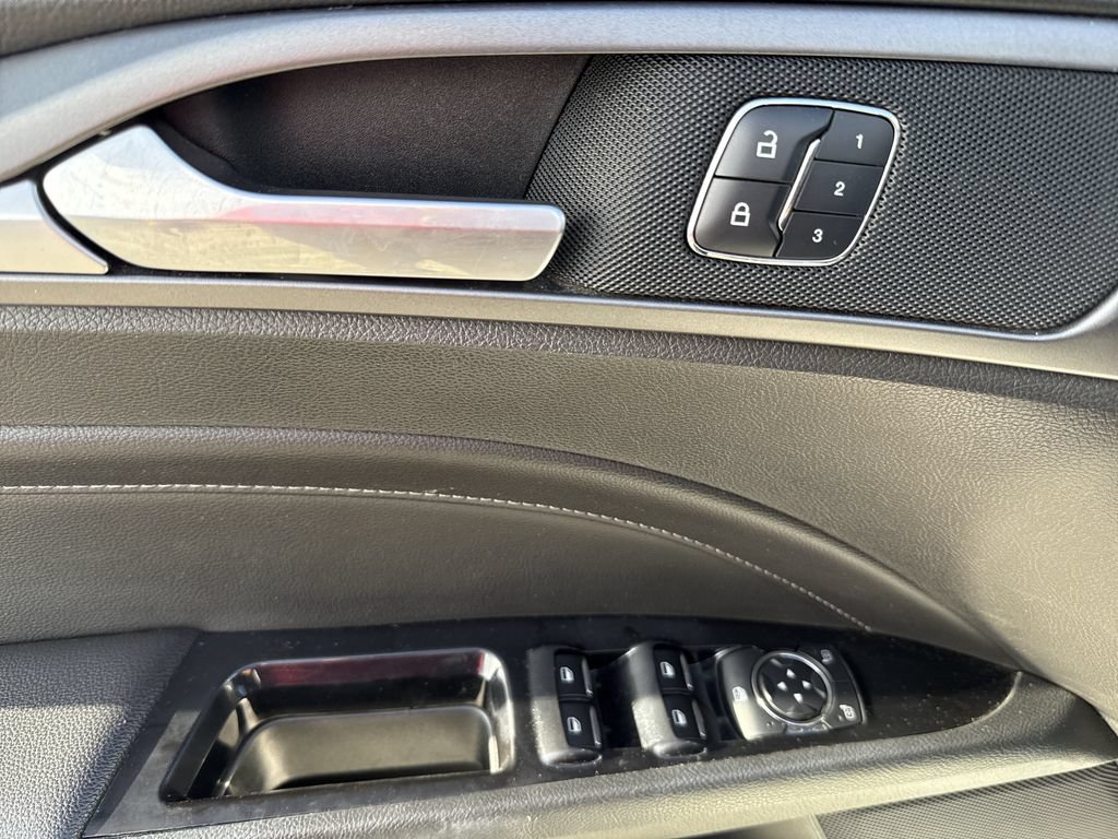 Used 2016 Ford Fusion Titanium FWD image 11