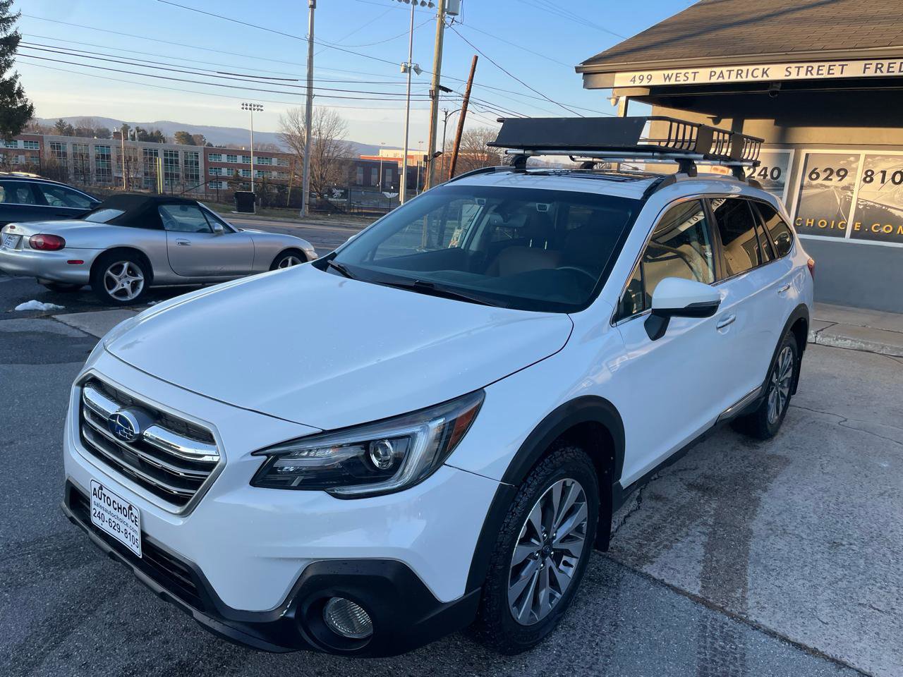 Used 2018 Subaru Outback 3.6R Touring image 1