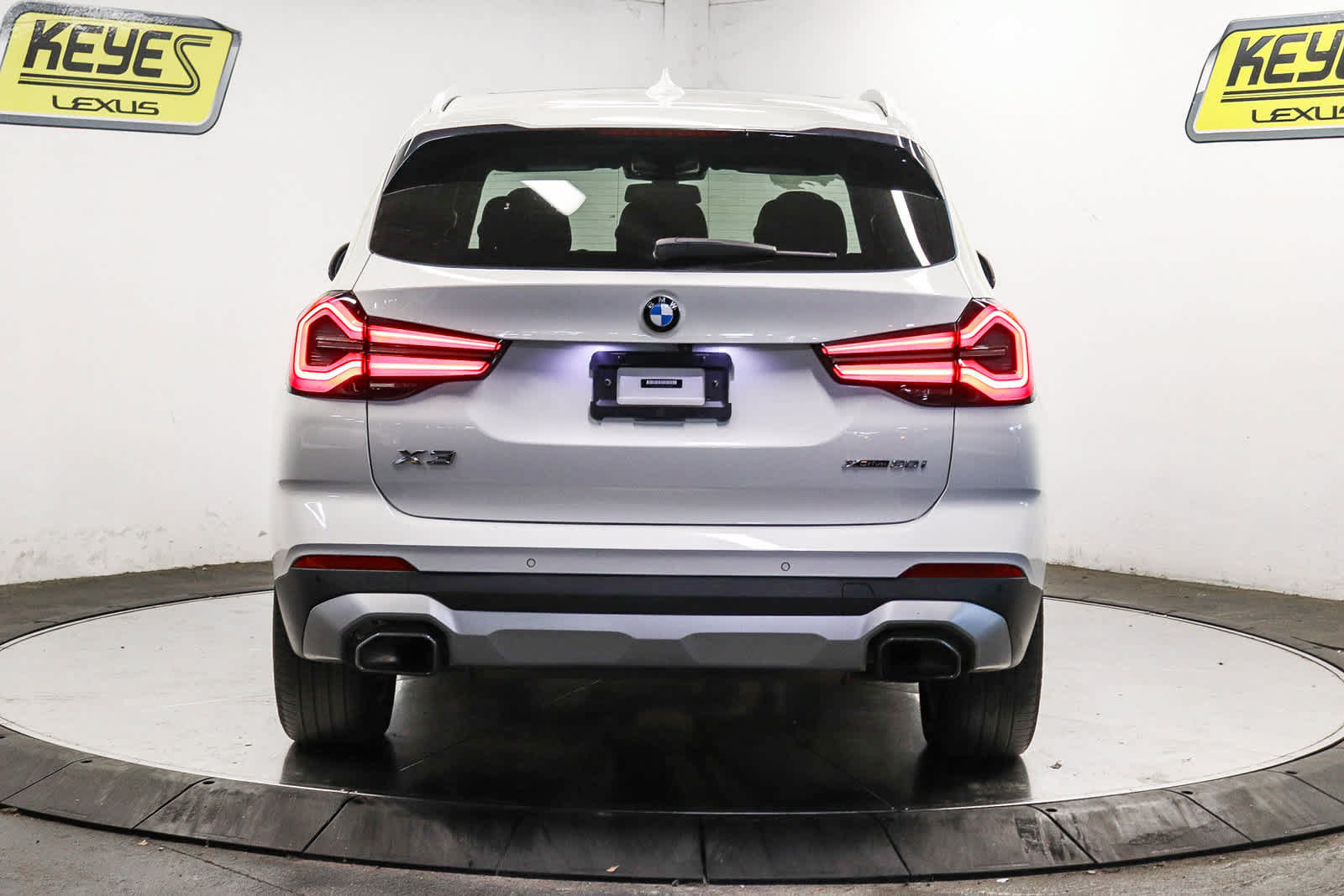 Used 2023 BMW X3 xDrive30i w/ Convenience Package AWD/4WD image 5