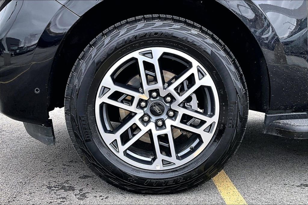 Used 2025 Ford Expedition Active image 9