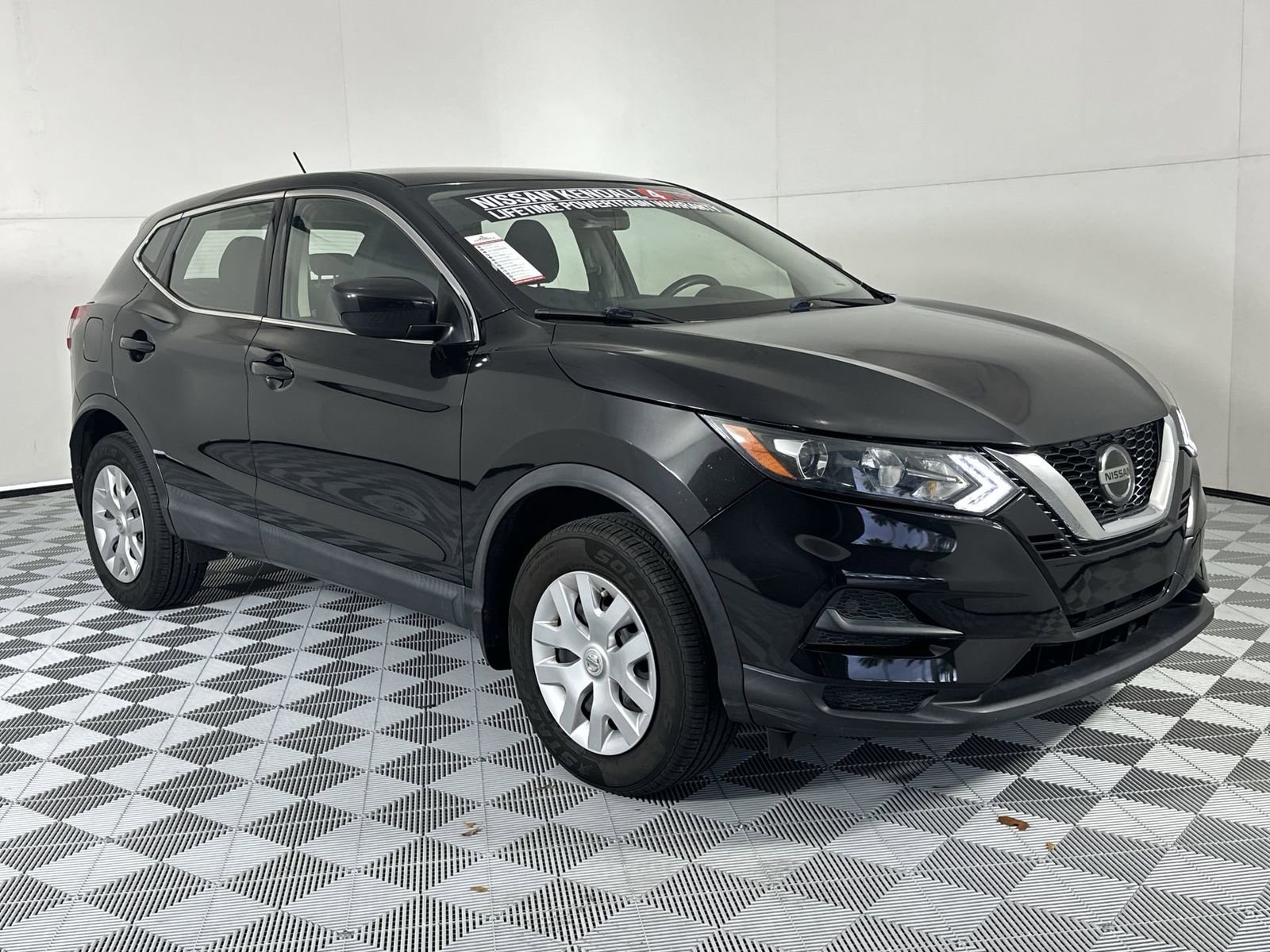 Used 2020 Nissan Rogue Sport S FWD image 2