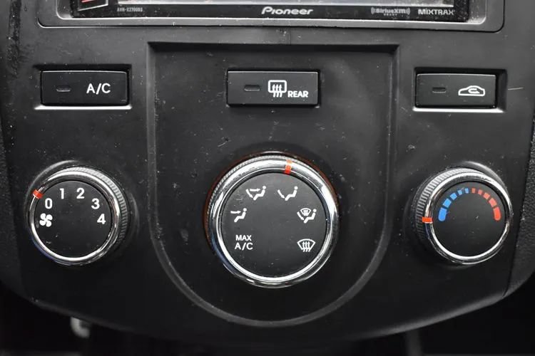 Used 2012 Kia Forte Koup SX w/ Leather Pkg FWD image 26