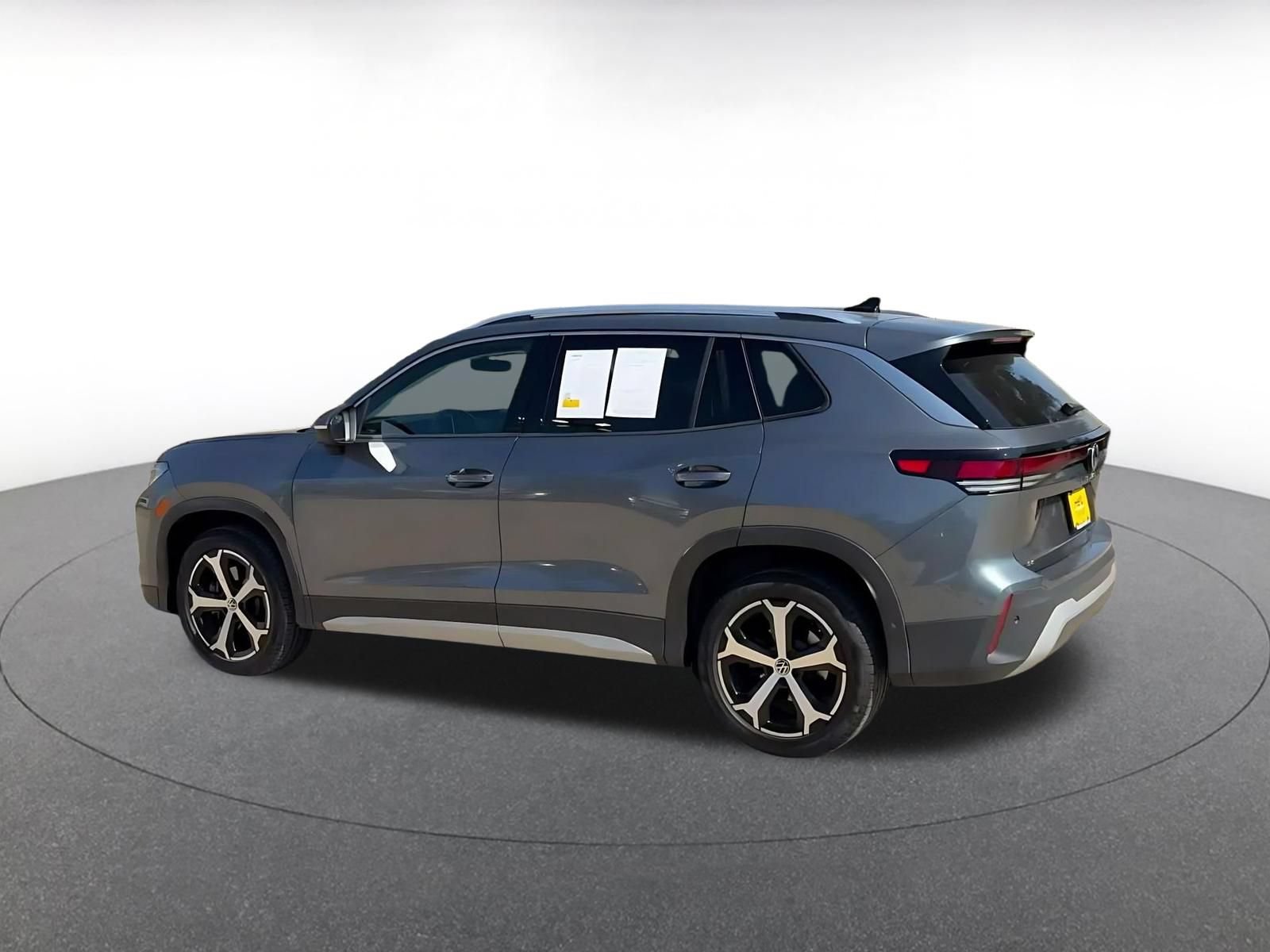 Used 2026 Volkswagen Tiguan SE AWD/4WD image 9