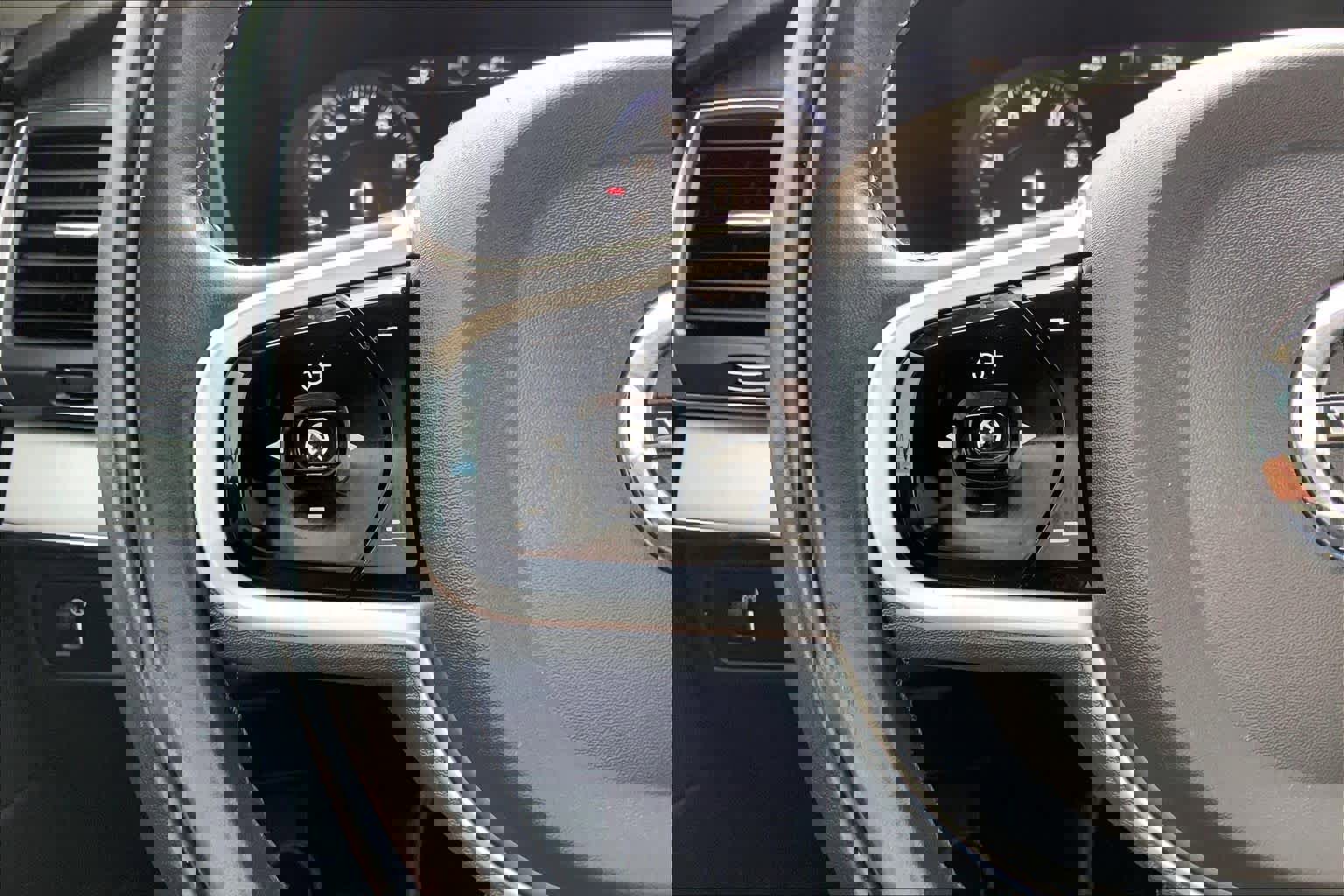 Used 2021 Volvo XC90 T5 Momentum w/ Protection Package Premier image 23