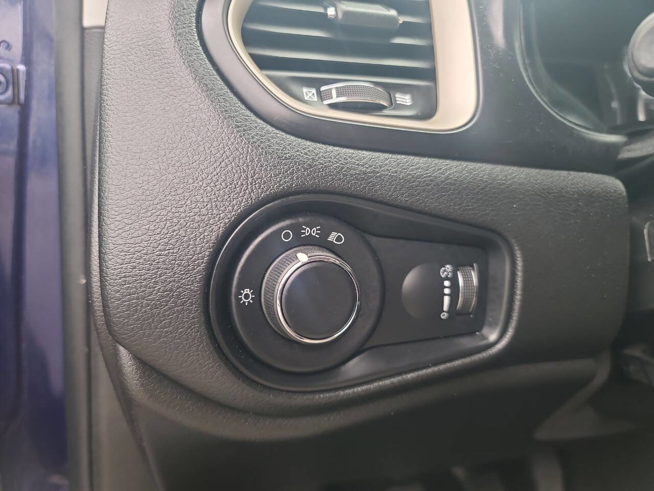 Used 2017 Jeep Renegade Sport w/ Power & Air Group AWD/4WD image 23