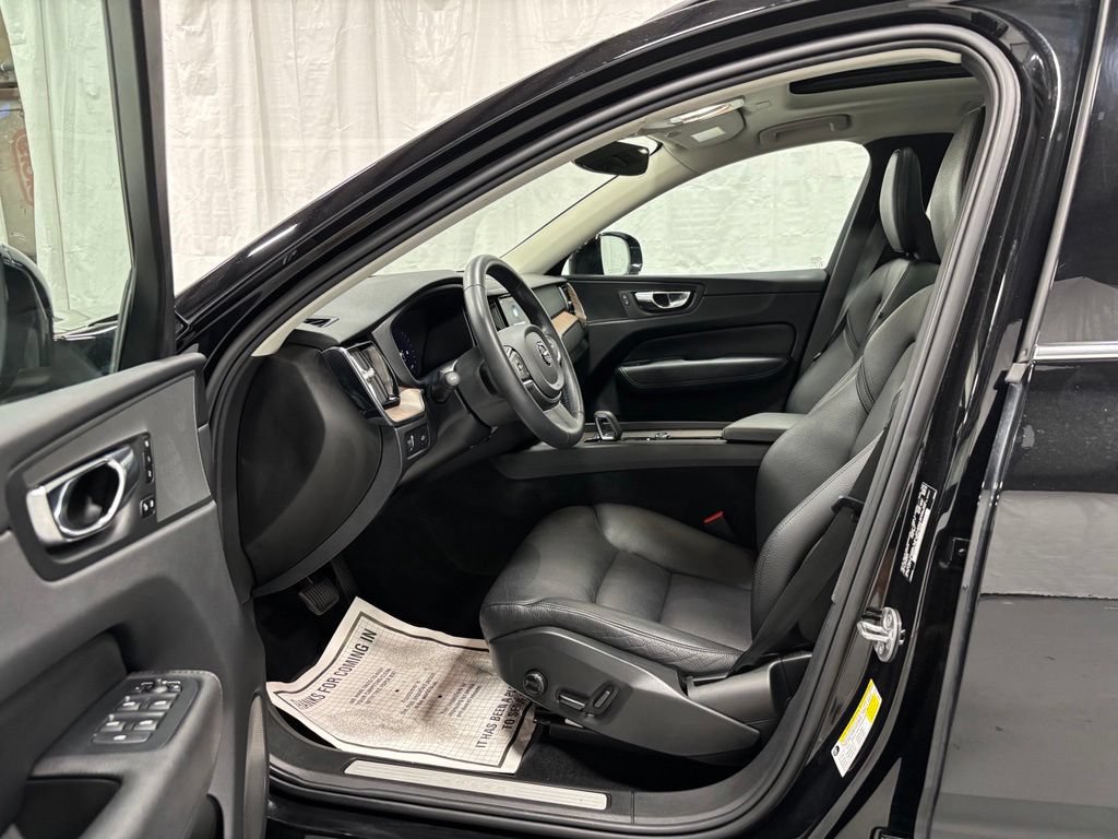 Used 2022 Volvo XC60 B5 Momentum w/ Climate Package AWD/4WD image 10