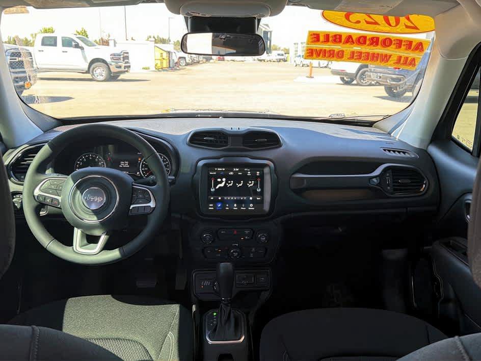 Used 2021 Jeep Renegade Latitude w/ Convenience Group AWD/4WD image 21