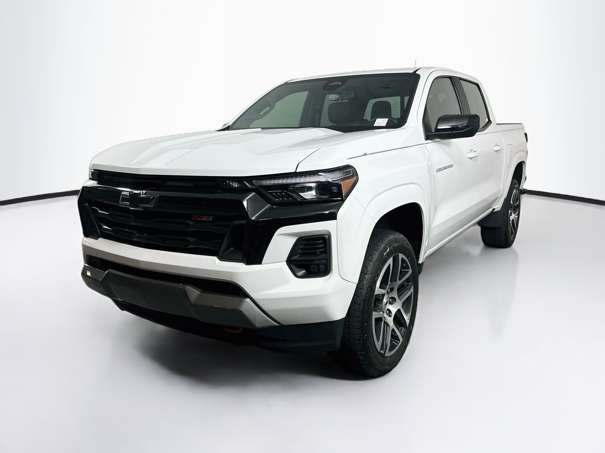 Used 2023 Chevrolet Colorado Z71 AWD/4WD image 3
