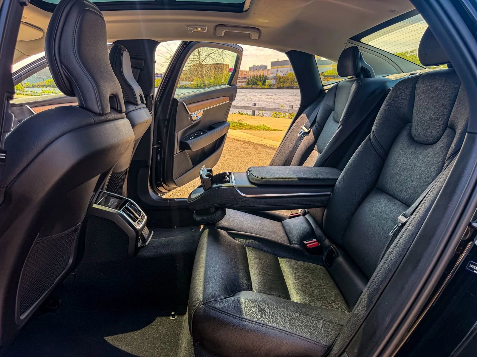 Used 2022 Volvo S90 B6 Momentum AWD/4WD image 19