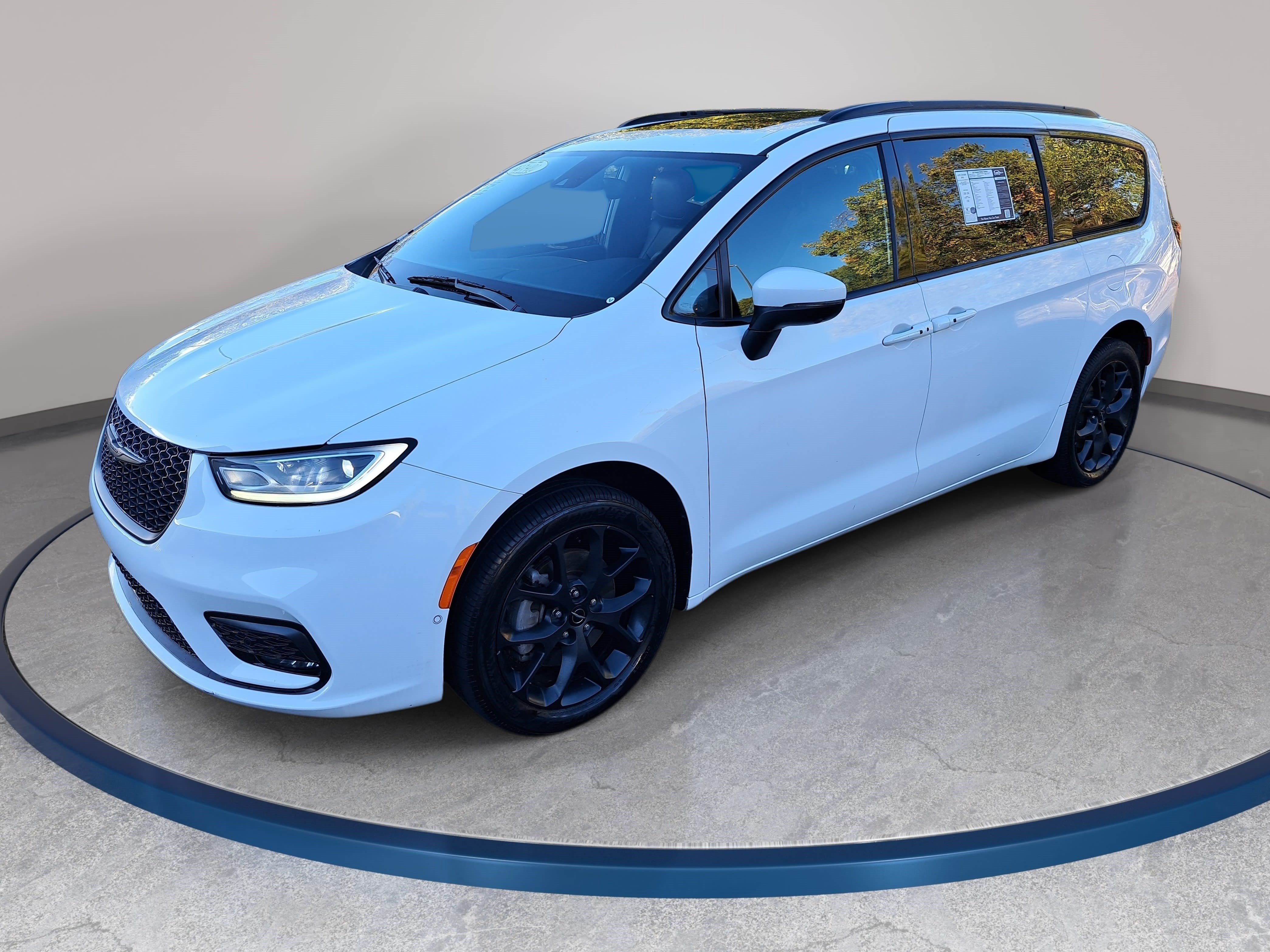 Used 2023 Chrysler Pacifica Touring-L w/ S Appearance Package AWD/4WD image 1