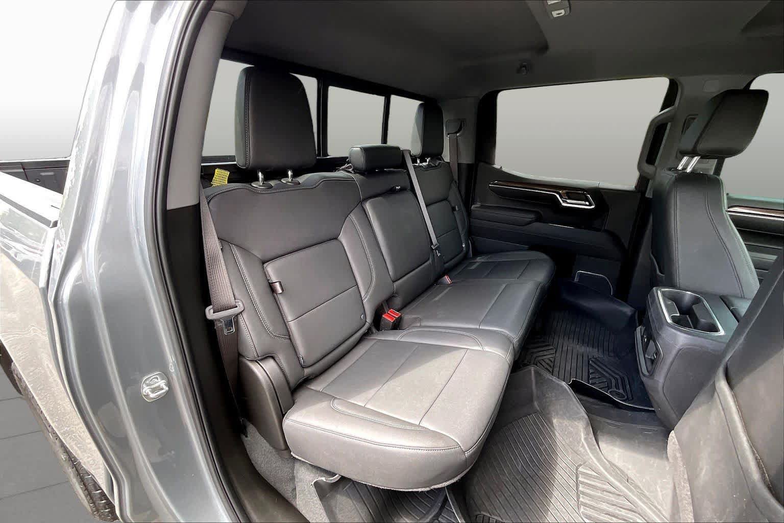 Used 2025 Chevrolet Silverado 1500 LT Trail Boss w/ Convenience Package II AWD/4WD image 26