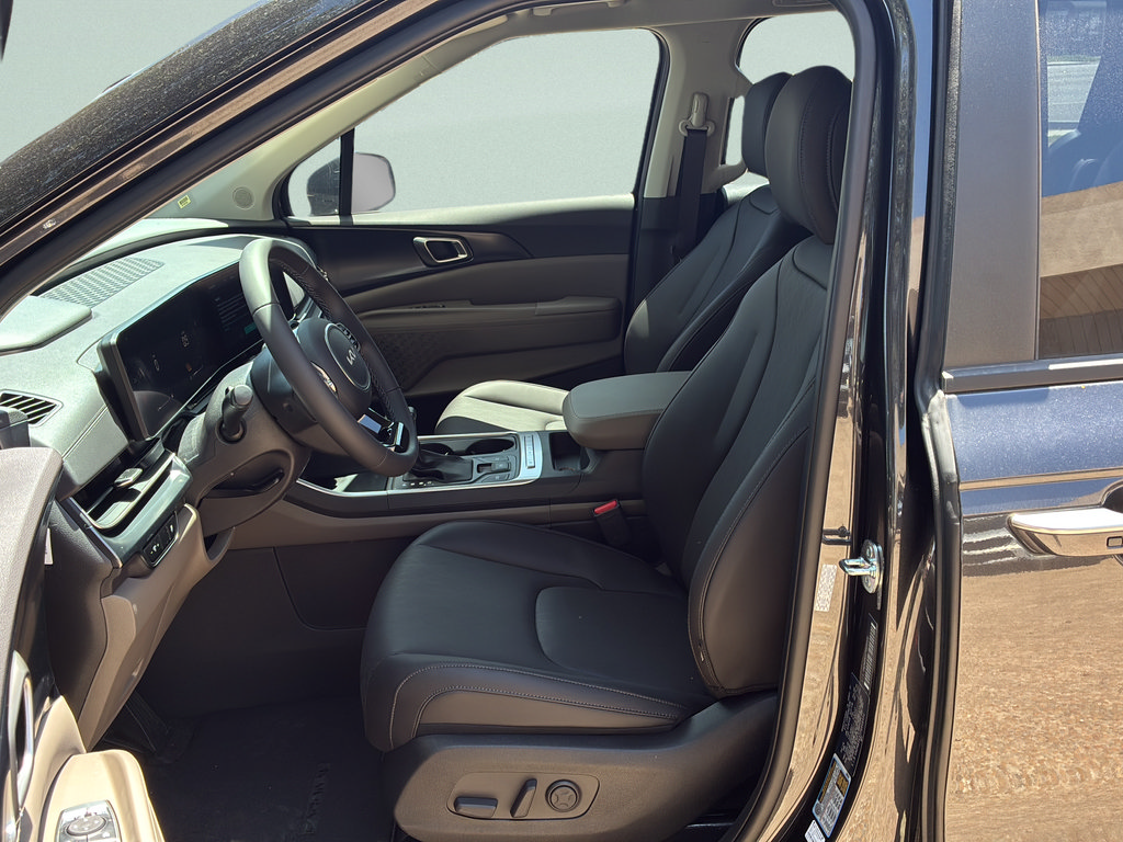 New 2026 Kia Carnival FWD image 22