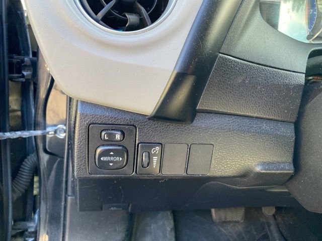 Used 2018 Toyota Corolla LE image 13