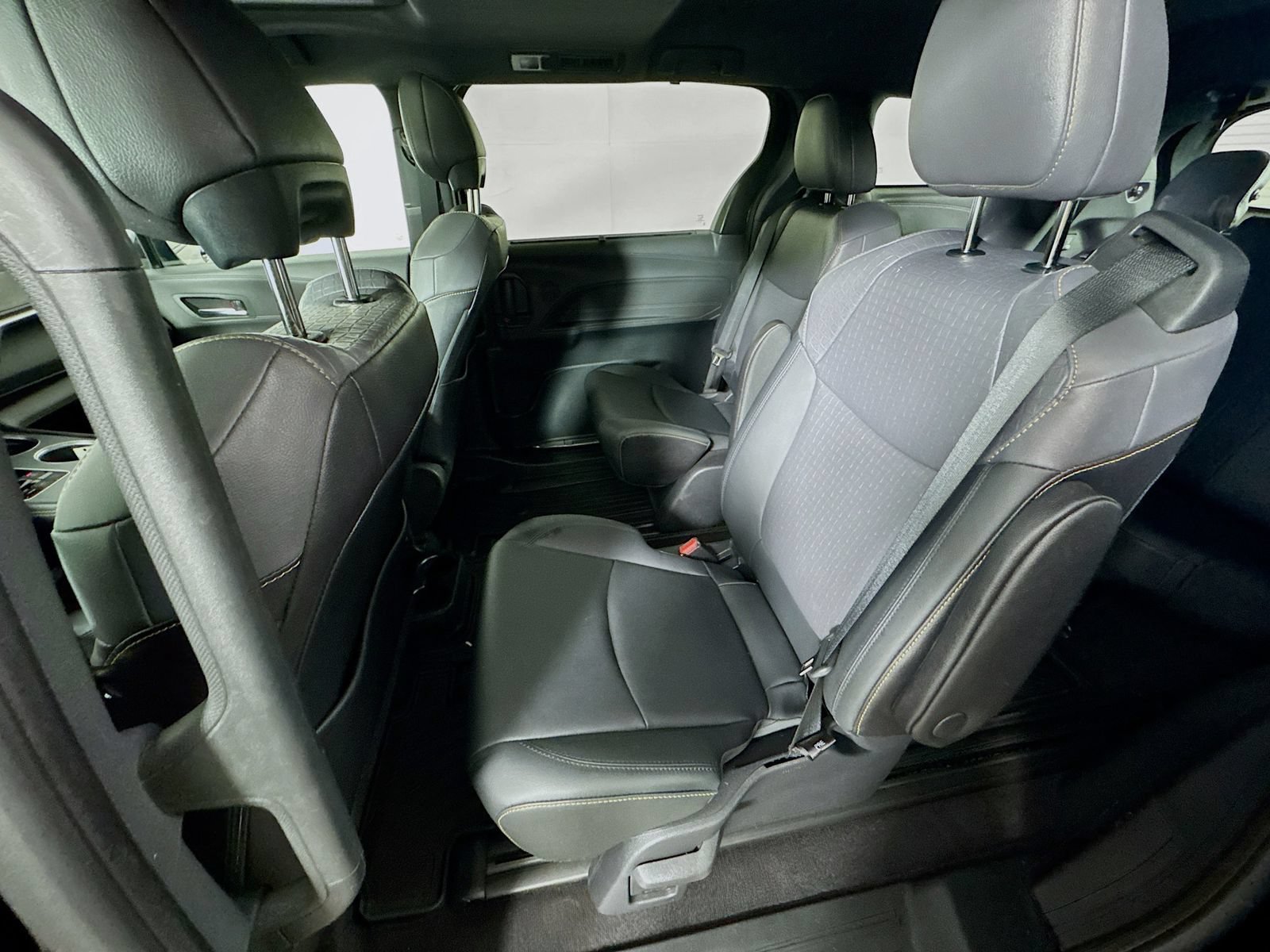 Certified 2022 Toyota Sienna XLE Woodland Edition AWD/4WD image 24