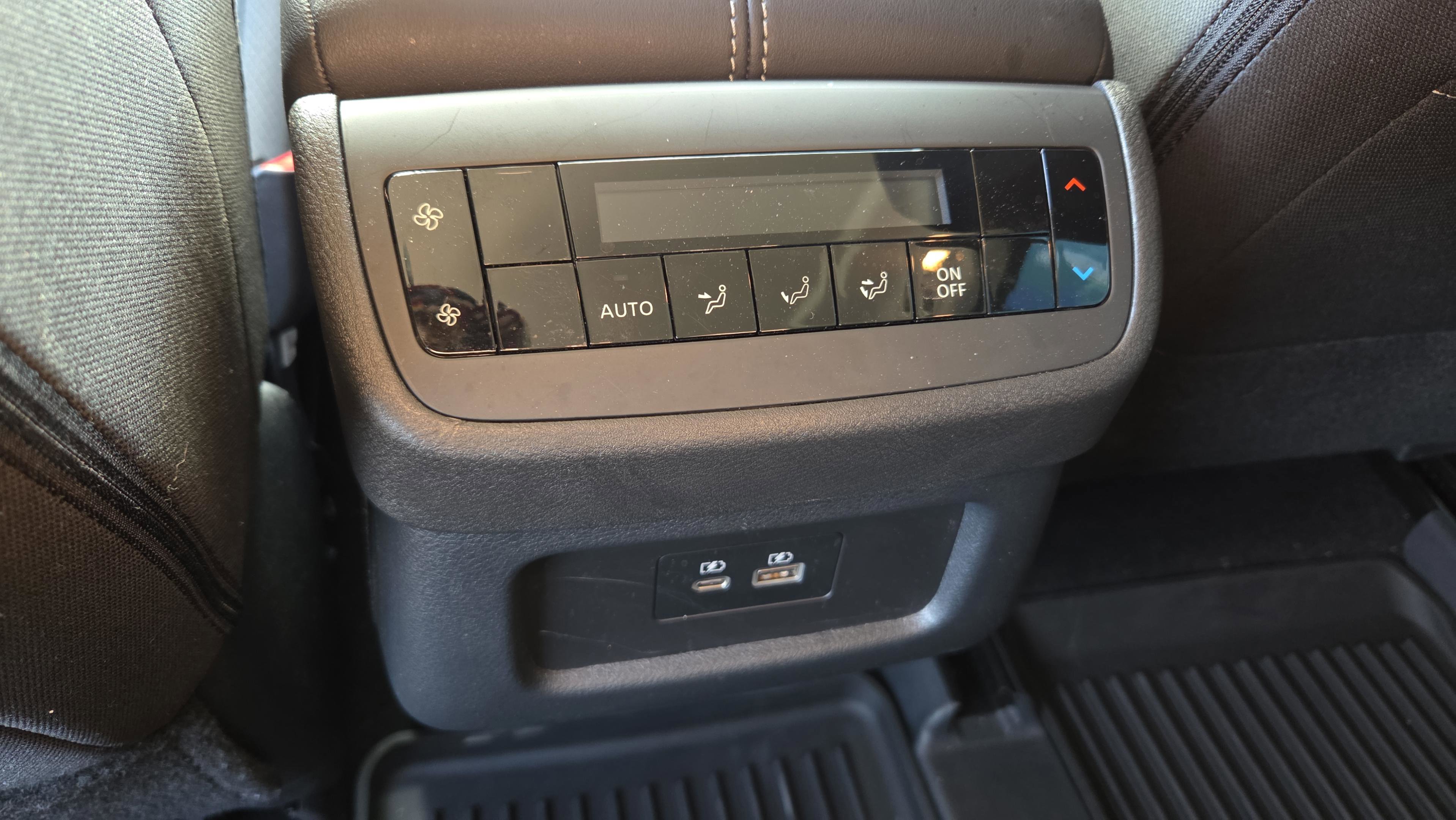 Certified 2025 Nissan Pathfinder SV image 16