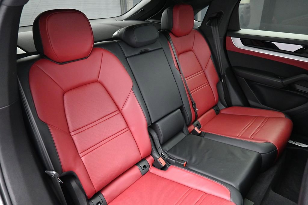 Certified 2024 Porsche Cayenne Coupe AWD/4WD image 29