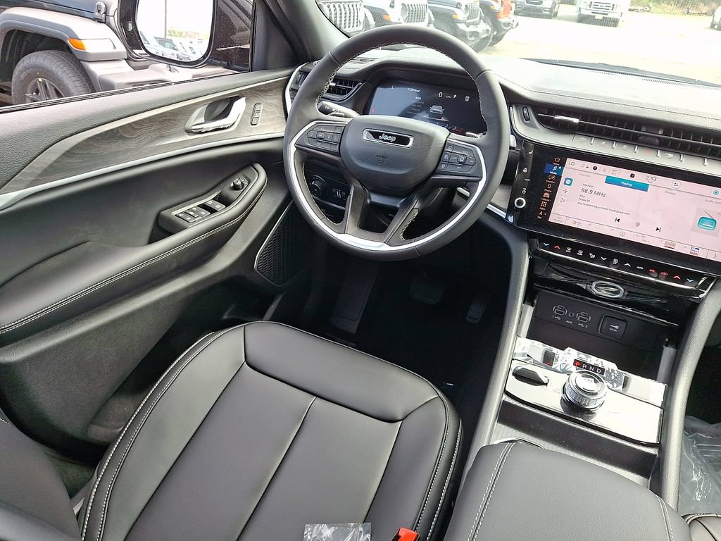 New 2026 Jeep Grand Cherokee L Limited w/ Limited Altitude Package AWD/4WD image 10