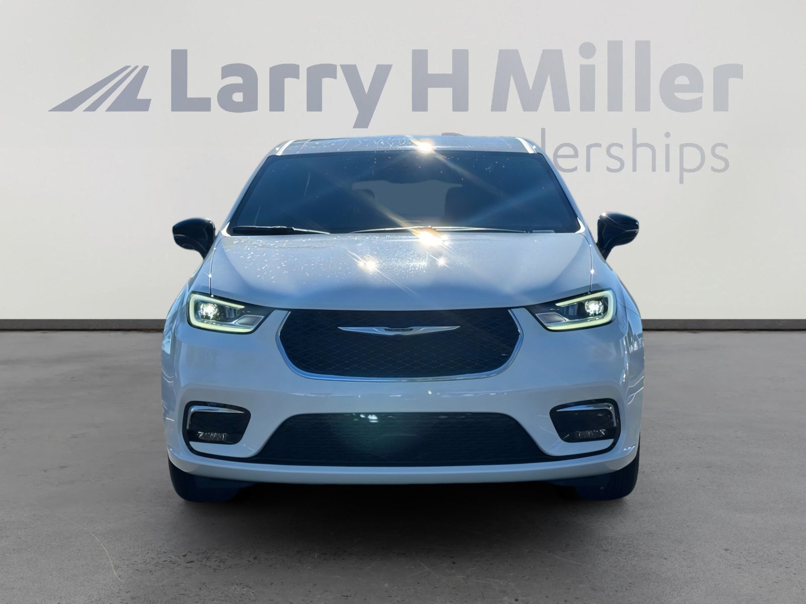 New 2026 Chrysler Pacifica Select image 4