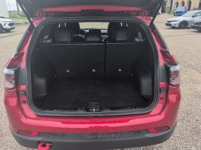 Used 2025 Jeep Compass Trailhawk AWD/4WD image 21