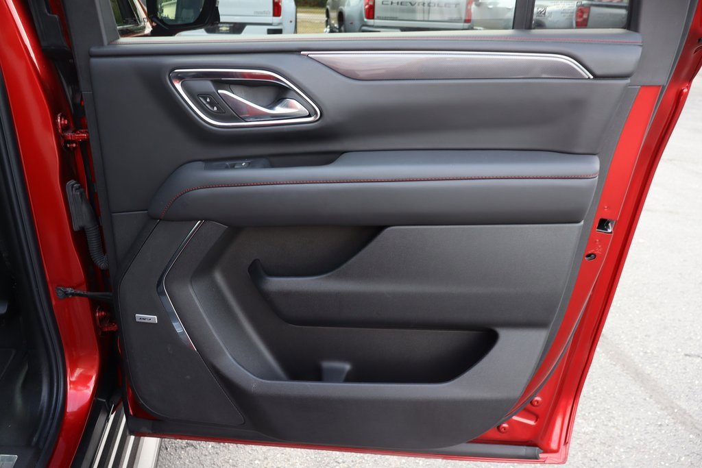 Used 2024 Chevrolet Suburban RST w/ Luxury Package image 33